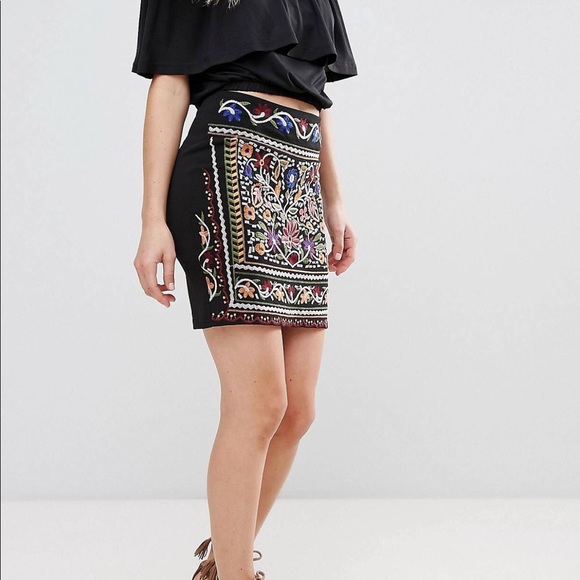 Parisian Collection Dresses & Skirts - New Parisian Collection embroidered skirt